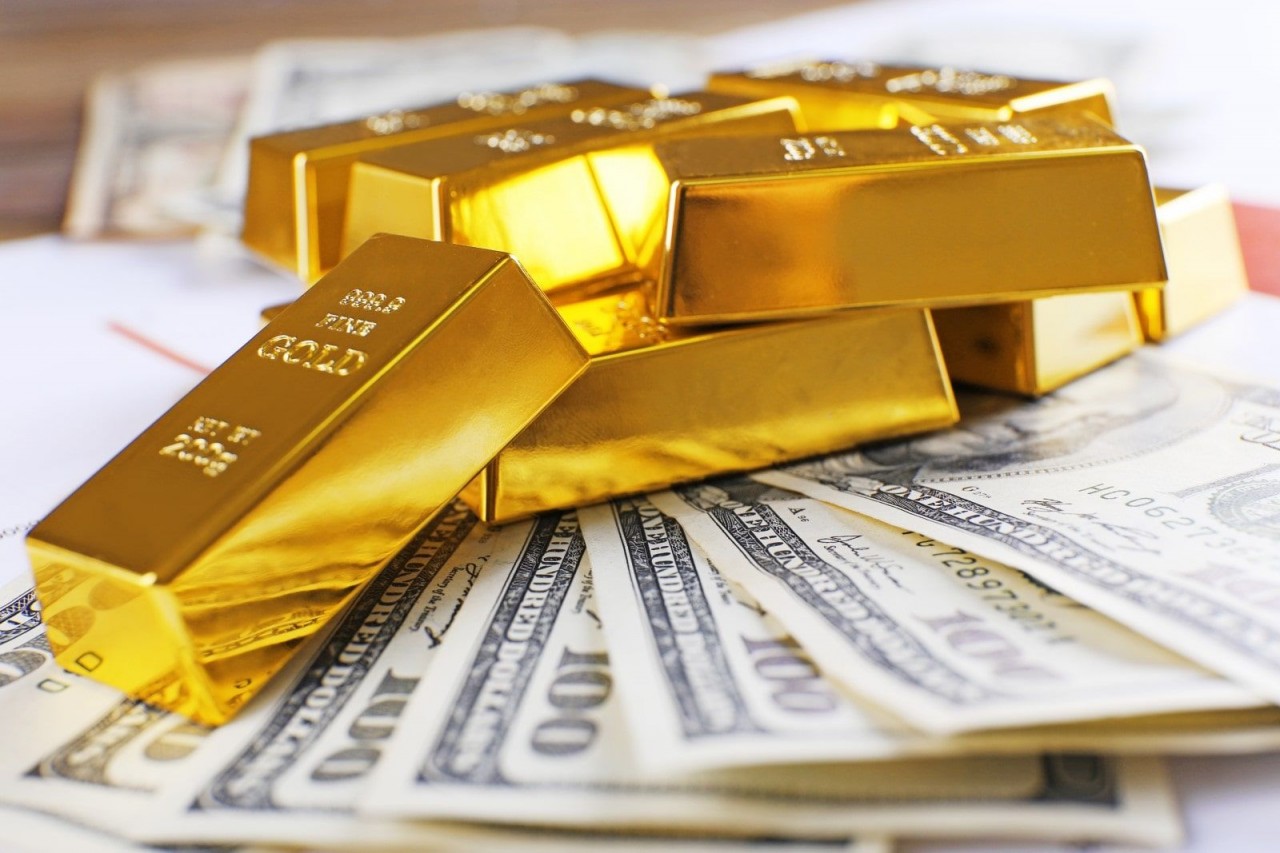What are the impacts of the financial crisis on gold prices?