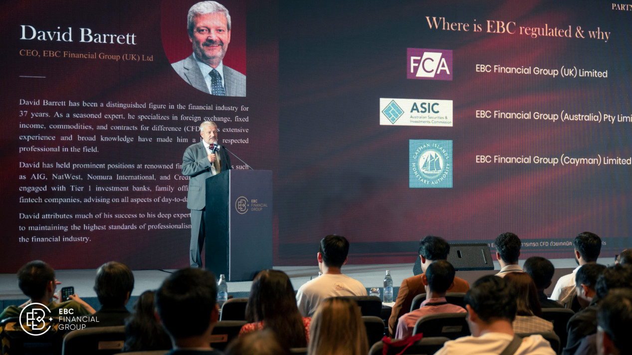 EBC英国及开曼CEO David Barrett上台说话