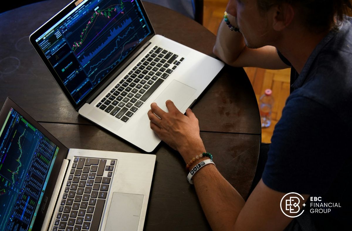 Trader kiếm được bao nhiêu tiền? - EBC
