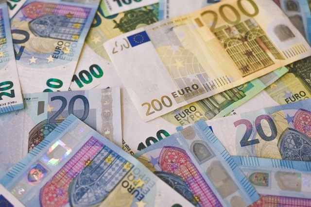 Billetes de euro en diferentes valores