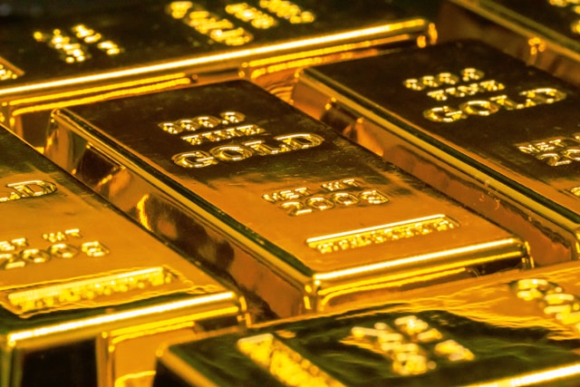Conjunto de barras de oro brillantes como activo tangible para portafolio de inversión