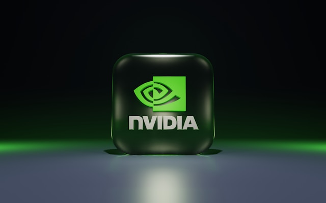 Logo de Nvidia, empresa líder en tecnología de procesamiento gráfico y chips para inteligencia artificial.