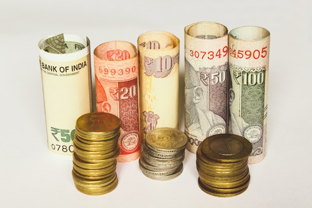 Billetes y monedas de la rupia india