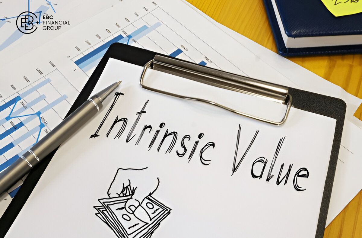 Intrinsic value (giá trị nội tại) là gì?