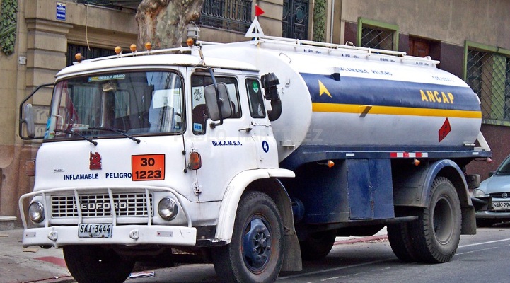 Camión cisterna de combustible