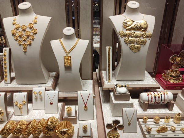 Las joyerías tienden a subir el precio de sus piezas si el oro sube