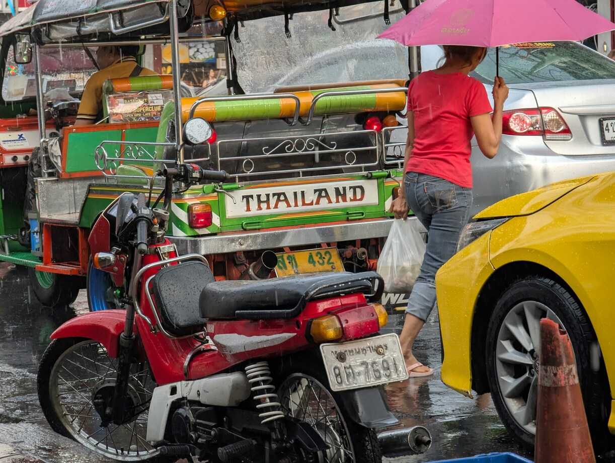 ไทยคงดอกเบี้ย - EBC