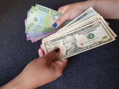 Dólares a pesos chilenos