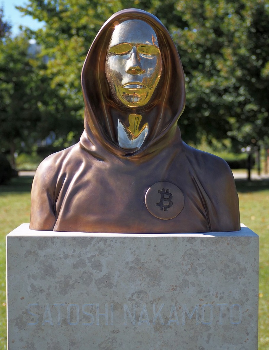 Estatua de Satoshi Nakamoto Estatua de Satoshi Nakamoto