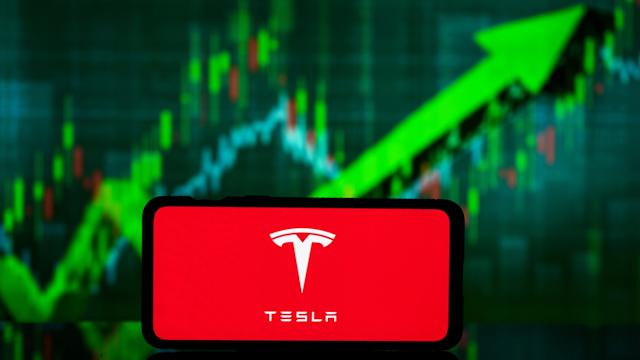 Рост акций Tesla Tesla Stock Surges After $1T Musk Pay Approval