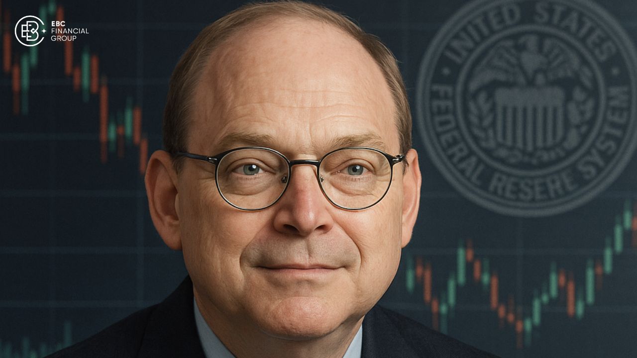 Kevin Hassett nổi lên là ứng viên hàng đầu cho vị trí chủ tịch Fed tiếp theo Kevin Hassett nổi lên là ứng viên hàng đầu cho vị trí chủ tịch Fed tiếp theo