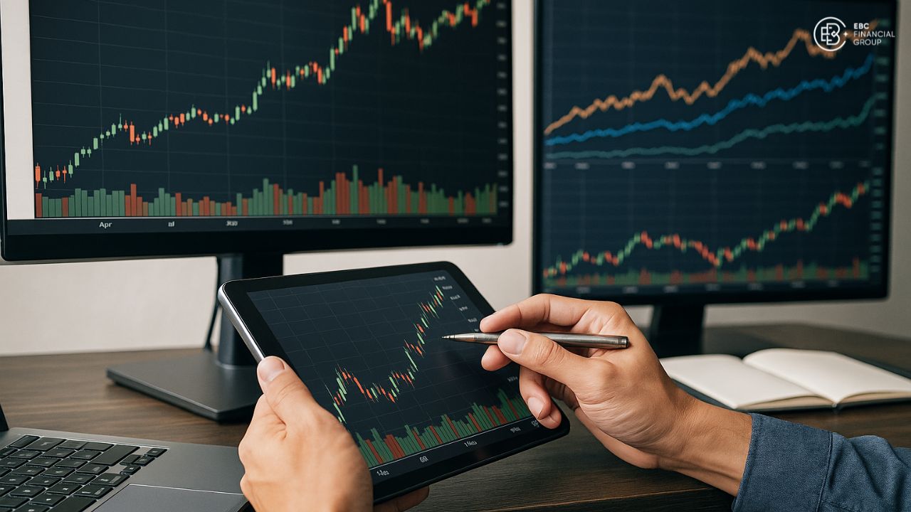 FTSE Russell nâng hạng thị trường: cơ hội ETF, áp lực cải cách và chiến lược cho nhà đầu tư Việt