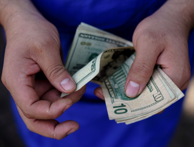 Cómo se siente el dólar bajo en la economía real