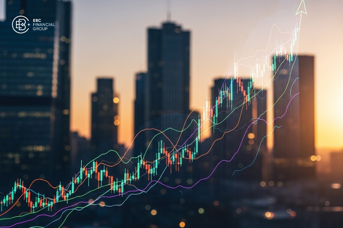 Chỉ số S&P 500 lập đỉnh mới, Phố Wall ngó lơ căng thẳng quanh Fed, vàng phá kỷ lục