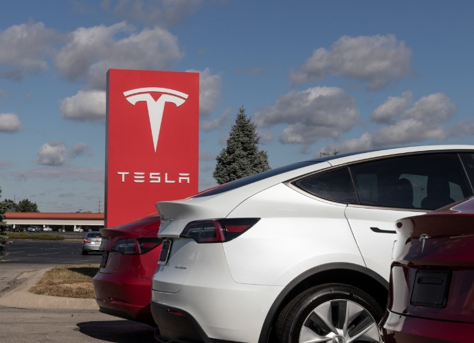 Cómo invertir en acciones de Tesla desde LATAM