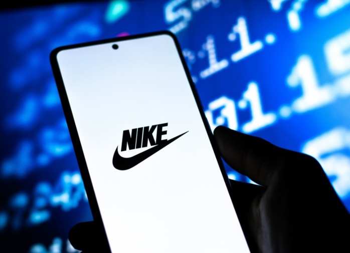 Acciones de Nike caen a mínimos de 13 años