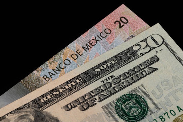Billete de pesos mexicanos y dólares estadounidenses Billete de pesos mexicanos y dólares estadounidenses