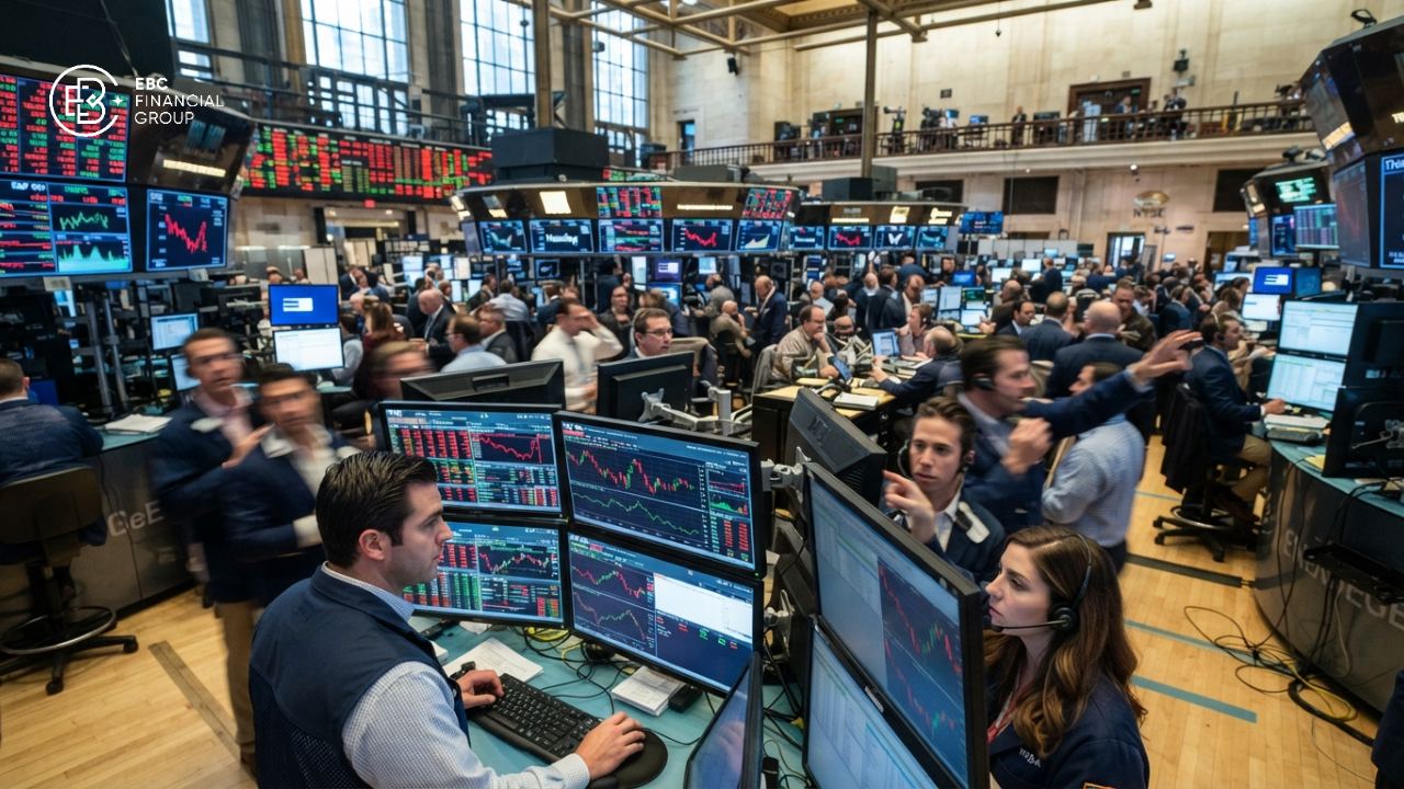Chứng khoán Mỹ giảm nhẹ khi dầu tăng 5%, Nvidia và Intel kéo Nasdaq đi xuống