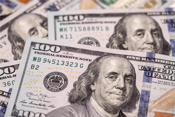 美元周一短暂突破了103.00关口，美国收益率暂时温和回升