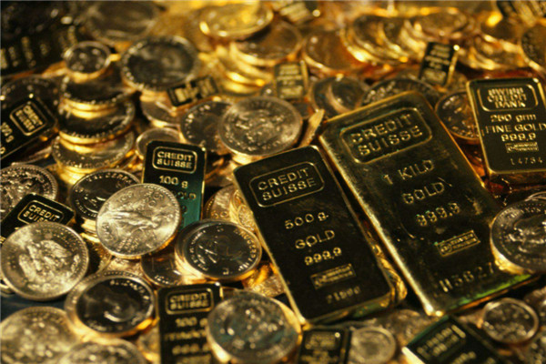 What are the characteristics and benefits of trading gold?