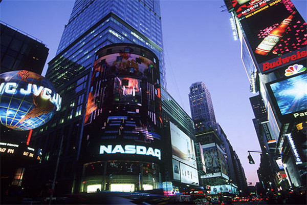 ความแตกต่างระหว่างดัชนี Dow Jones และดัชนี Nasdaq