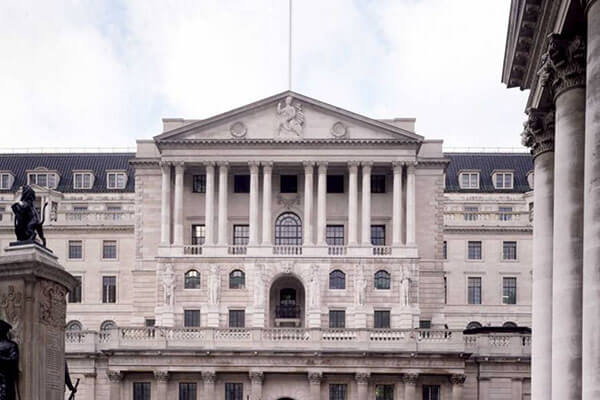 英国央行维持利率不变 英镑汇率创新高