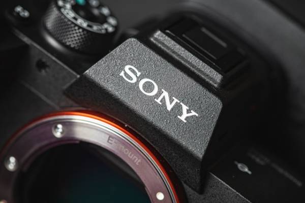 ソニー株が買うべきか|意思決定の影響要因を解説