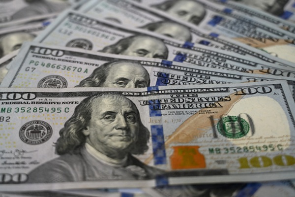 US Dollar Today: Europe and Asia Lead Capital Flight