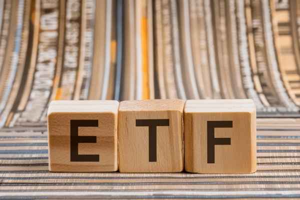 如何透過ETF折溢價查詢避免買貴，輕鬆省錢?