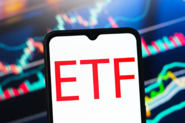 低風險還是高收益?月配息ETF推薦幫你找到平衡點
