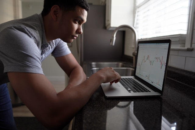ค่า Swap คืออะไร สูตรคำนวณ พร้อมกลยุทธ์บริหารเงินทุน Forex