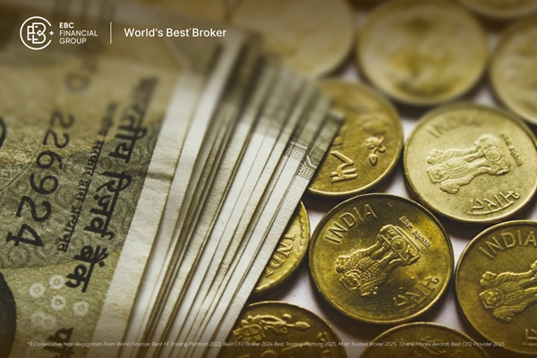 USD/INR atinge mínima histórica apesar da retração global do dólar