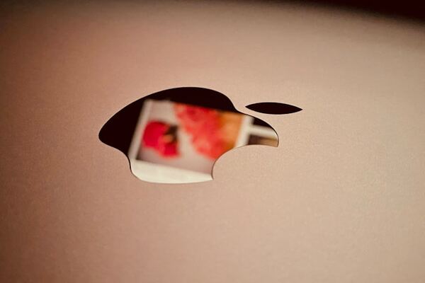 วิเคราะห์หุ้น AAPL ภารพรวมกำไรแข็งแกร่ง แต่ตลาด AI กดดัน