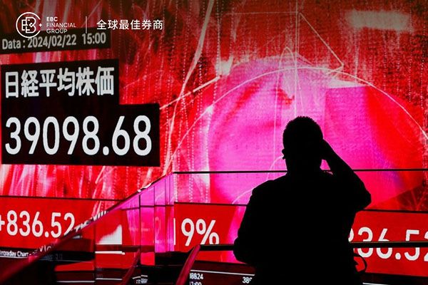 日本首位女首相上任 日经指数上涨受提振