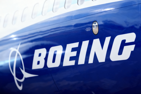 波音财报波动的因素有哪些?如何权衡风险与机会?