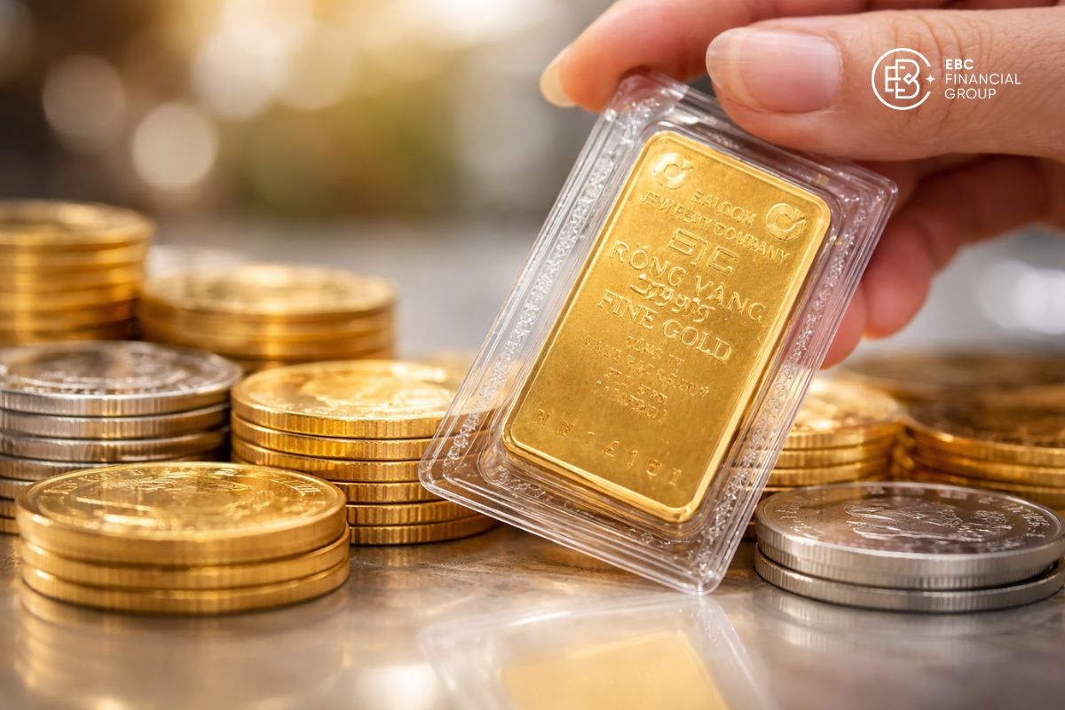 Dự đoán giá vàng 2026: 3 kịch bản 4.400–5.000 USD/oz, đồng thuận 4.500, mốc theo tháng 4.475–6.893 và bài toán “hạ nhiệt” sau 2025 (+~16%)