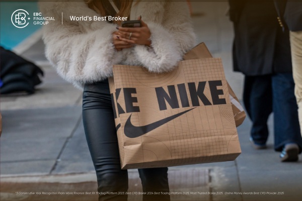 Acciones Nike suben con fuerza luego de la compra de Tim Cook