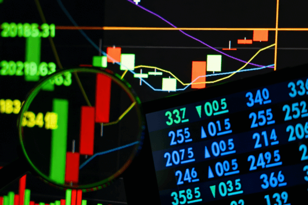 2025年台股走势强劲，为何投资者纷纷涌入?