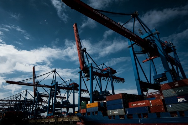 贸易顺差是什么？如何用它判断汇率、政策与投资方向？