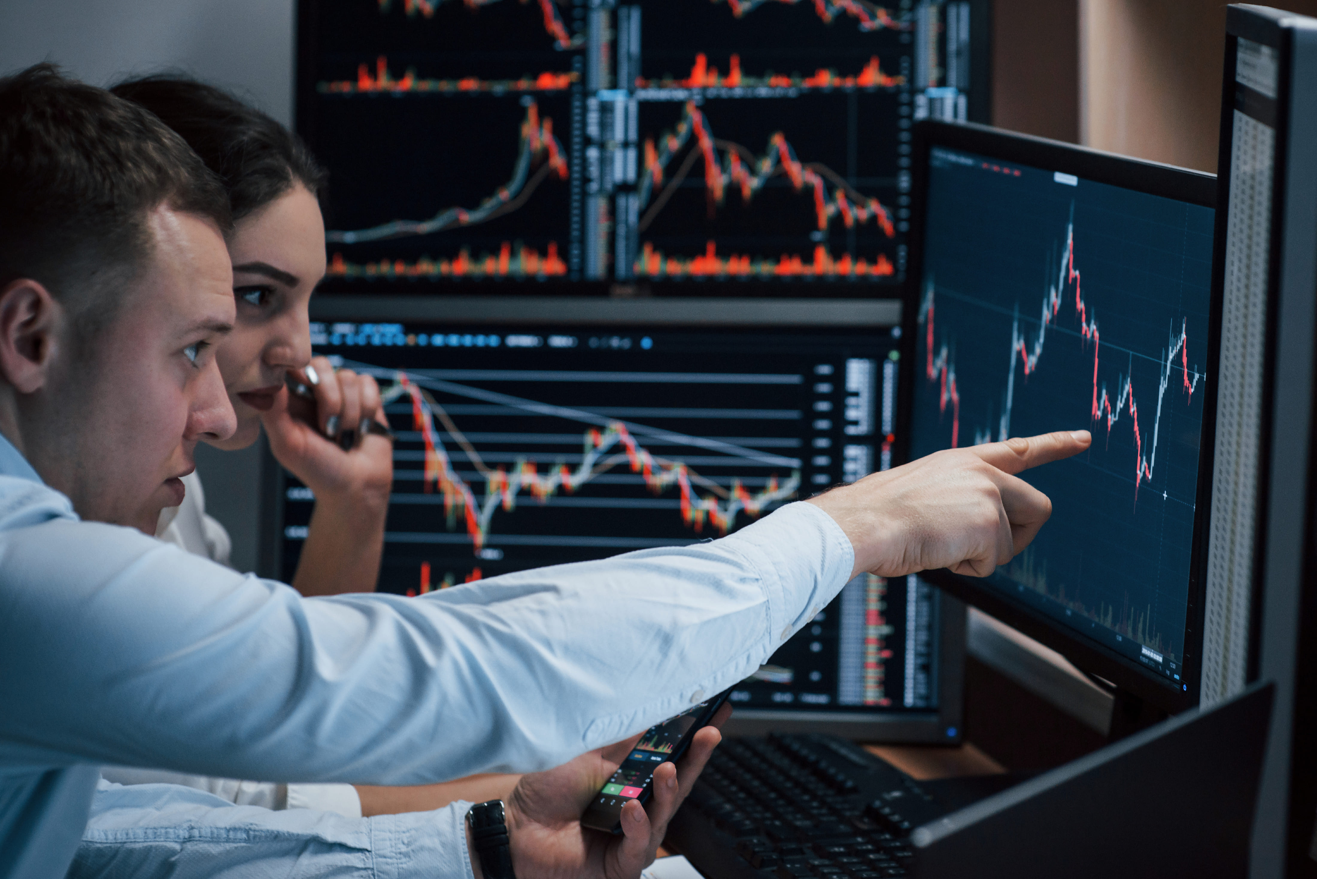 Copy trade คืออะไร ทางลัดสู่การลงทุนระดับโปร แม้คุณจะไม่มีเวลาเฝ้าจอก็ตาม