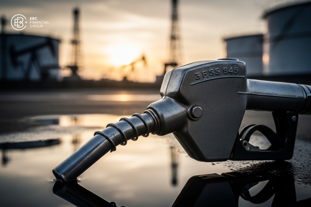 Giá xăng dầu hôm nay: Dầu thế giới tăng nhẹ trước kỳ nghỉ Mỹ