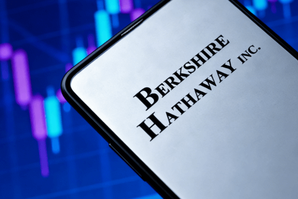 波克夏A股价，巴菲特退休后的短期波动与长期价值