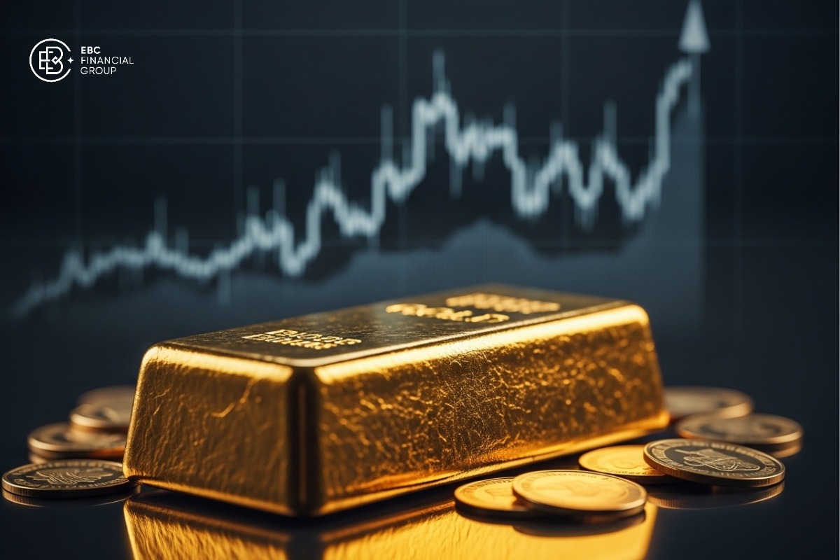 Giá vàng thế giới áp sát 5.000 USD/ounce, nhà đầu tư làm gì?