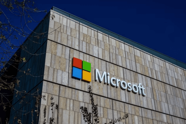 微软的股价暴跌，是战略转型信号还是价值陷阱?