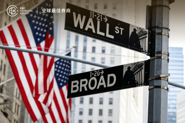 美股三大股指收跌，科技股分化与中概股走弱成市场焦点