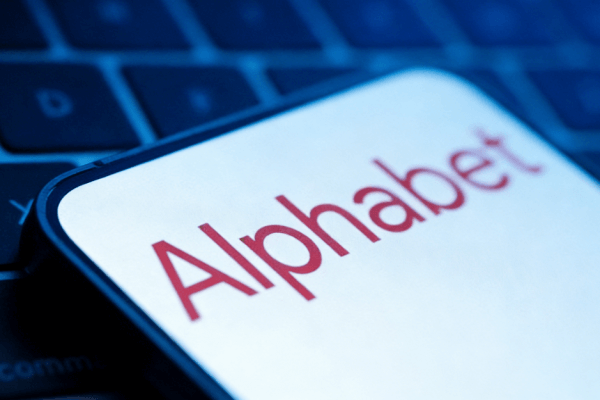 Alphabet的盘后股价承压，市场折价未来一年不确定性