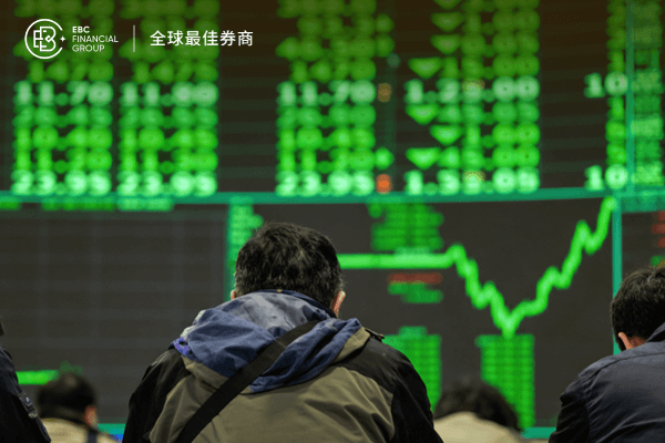 台股暴跌逾千点!开盘失守34000点