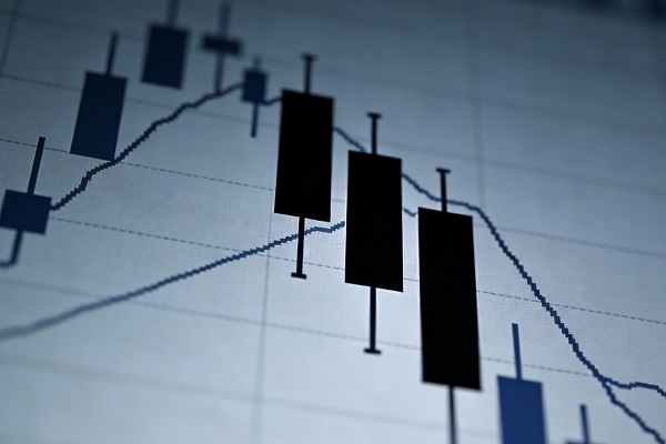 黑三兵是什麼？如何識別與交易三隻烏鴉反轉K線型態？