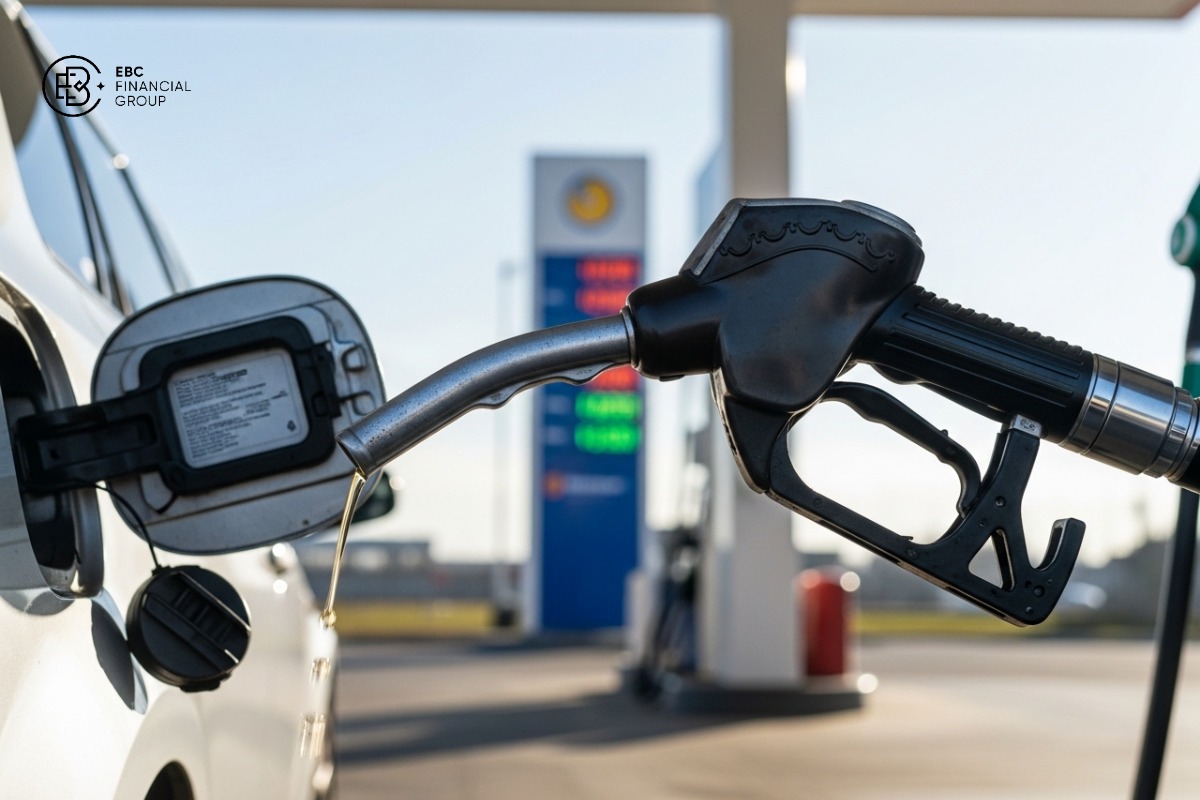 Giá xăng dầu hôm nay: Dầu thế giới tiếp đà tăng, giá trong nước neo ở mặt bằng mới