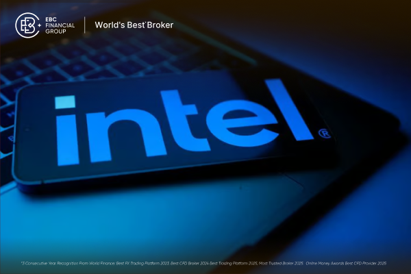 Por qué las acciones de Intel alcanzan máximos de cinco años en una jornada histórica